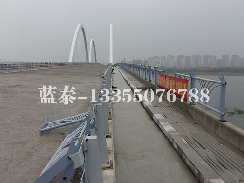 黑龍江南京路沂河大橋（輕砂泡沫混凝土設計強度5.0mpa）
